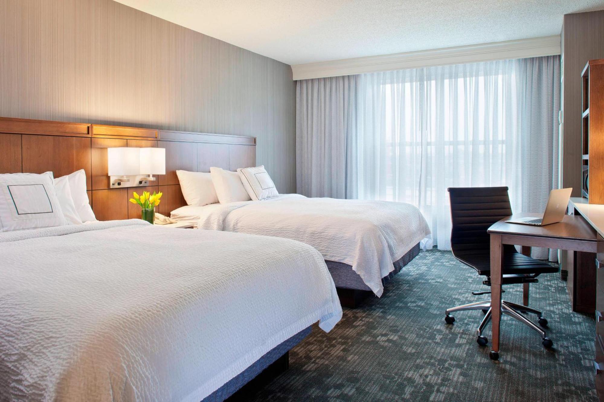 Courtyard By Marriott Pueblo Hotel Exterior foto